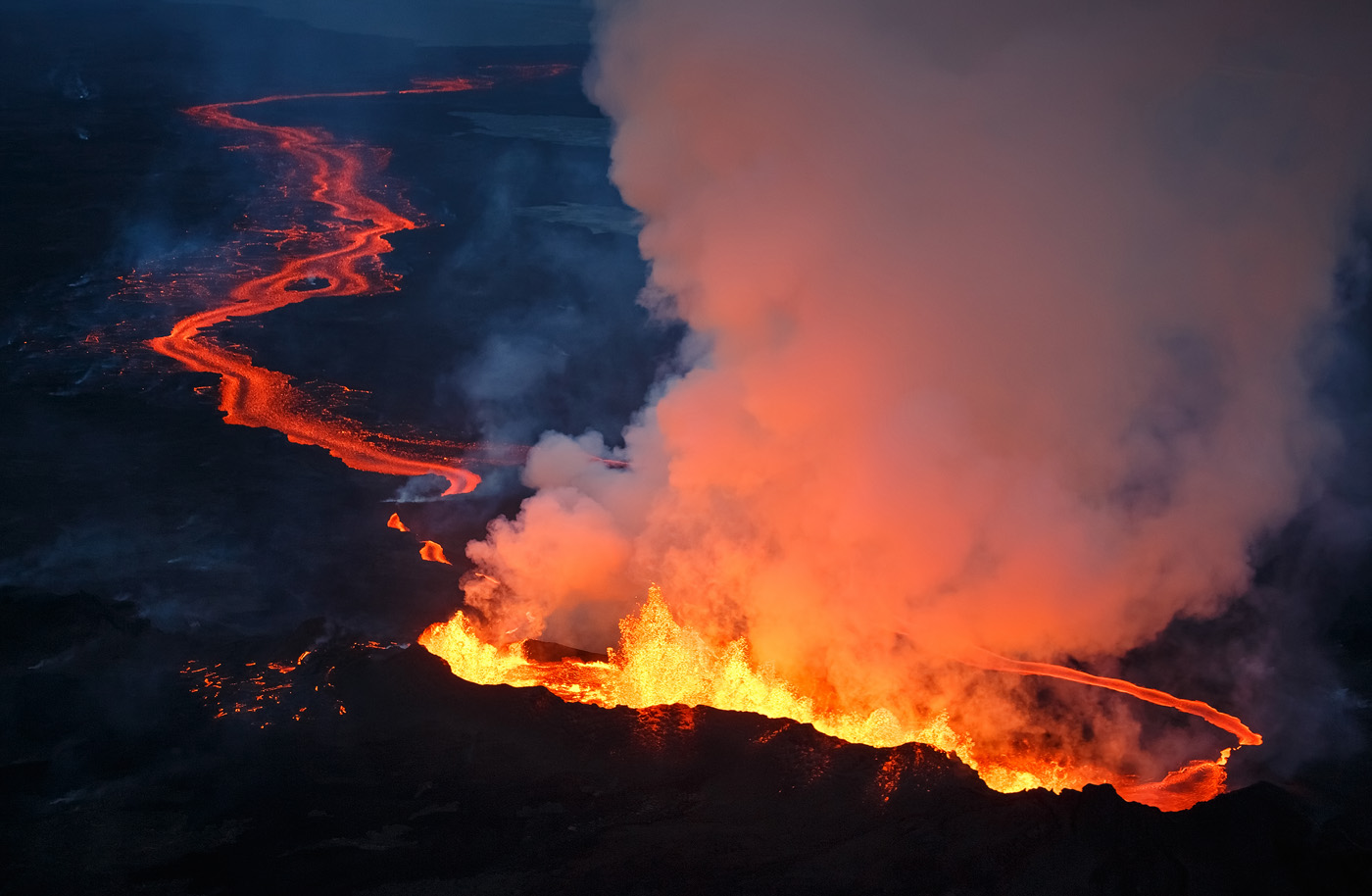 River of Fire - lava shooting out in the Holuhraun eruption, flowing in ...